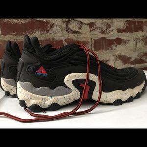 Nike ACG hiking shoes 10.5